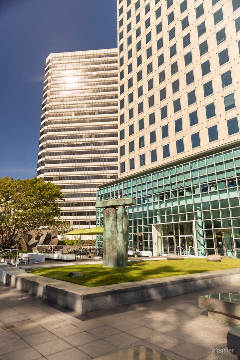  Dynamic Courtyard in Oakland 