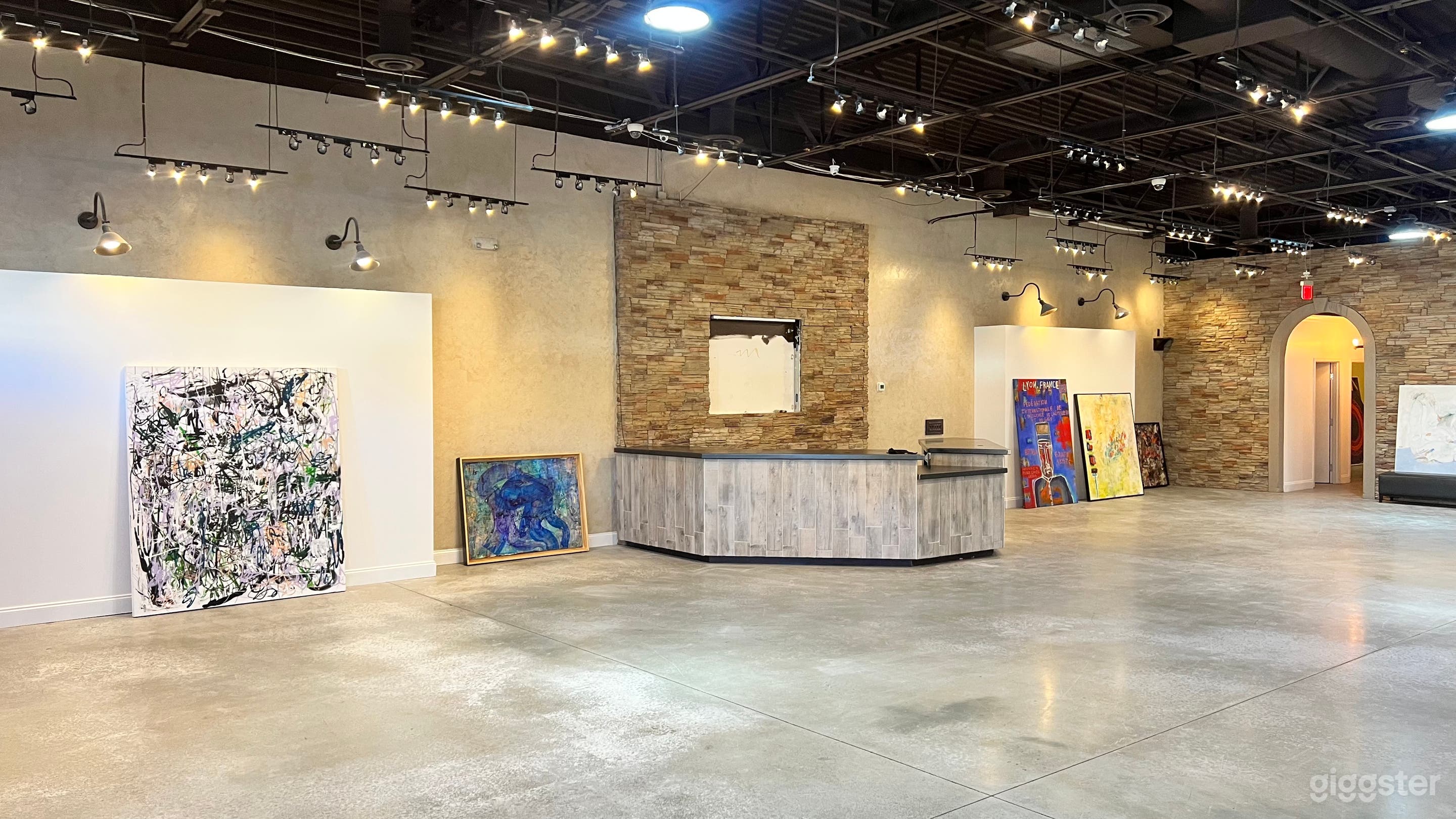 Upscale Fine Art Gallery Photo 1