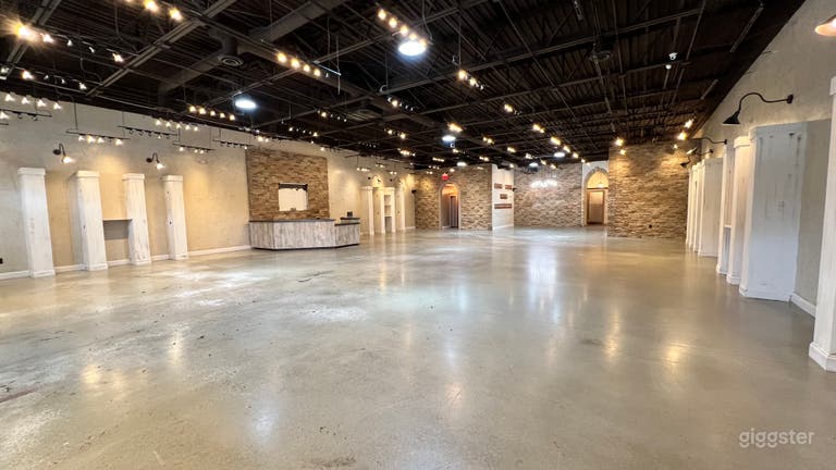  Upscale Fine Art Gallery 