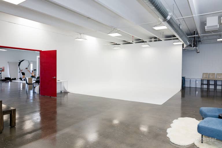  Grand studio avec mur cyclorama 