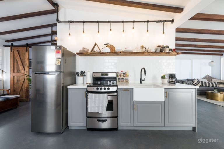  Rustikales modernes Joshua Tree Wüstenhaus 