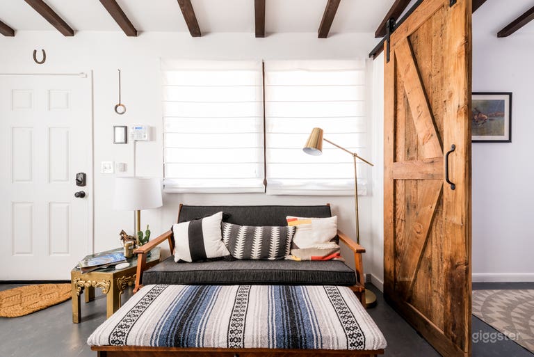  Rustikales modernes Joshua Tree Wüstenhaus 