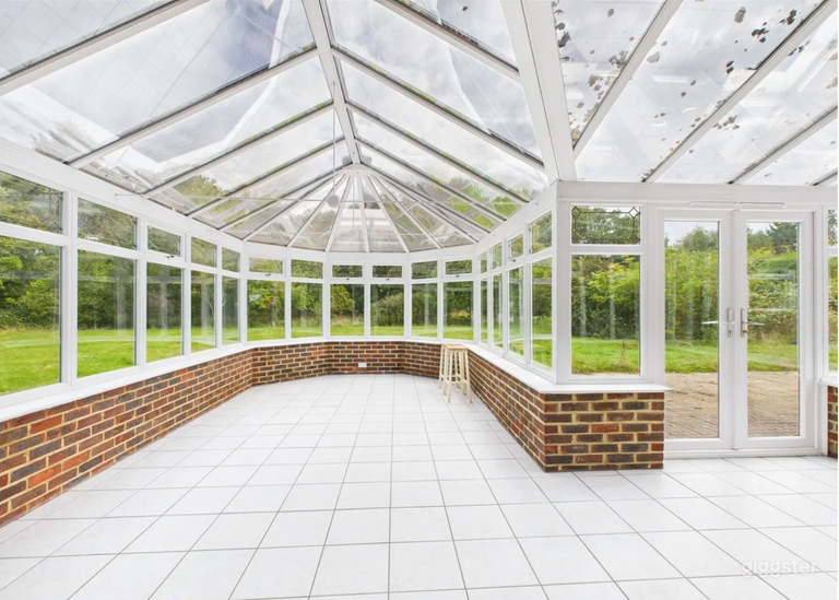  The Surrey Garden House: Light-filled Countryside Retreat 