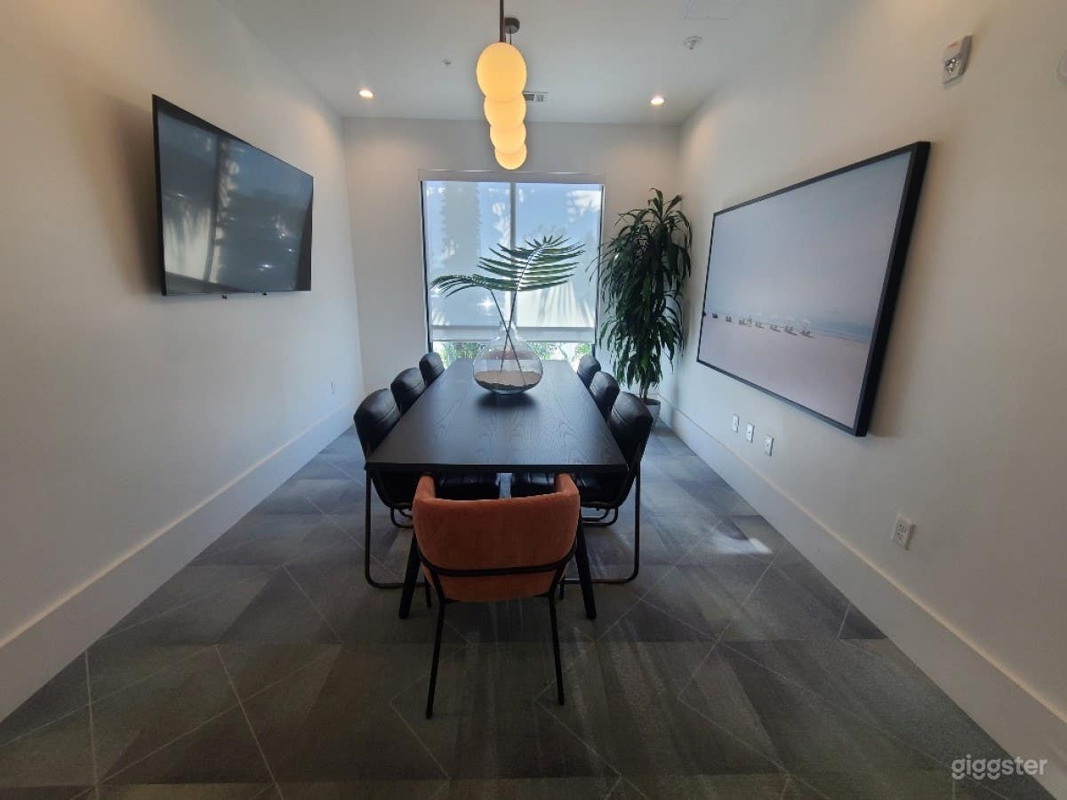 Bright, Modest Conference Room in Orlando Photo 1