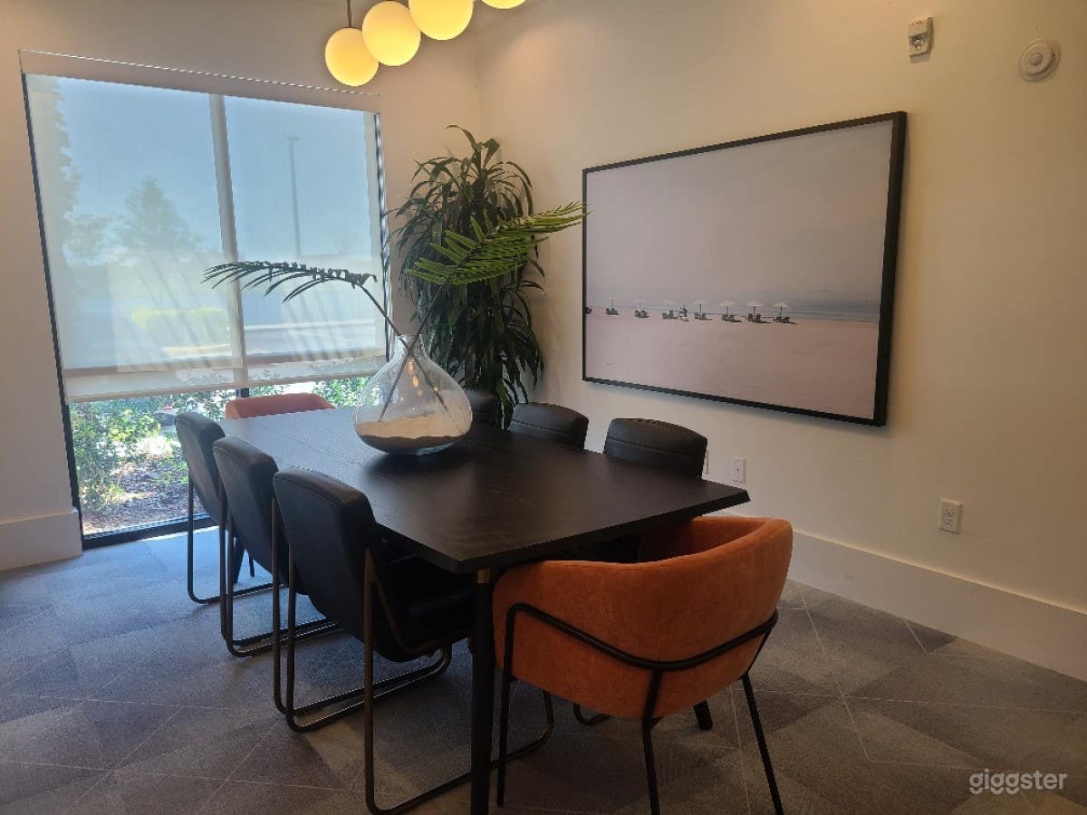 Bright, Modest Conference Room in Orlando Photo 3