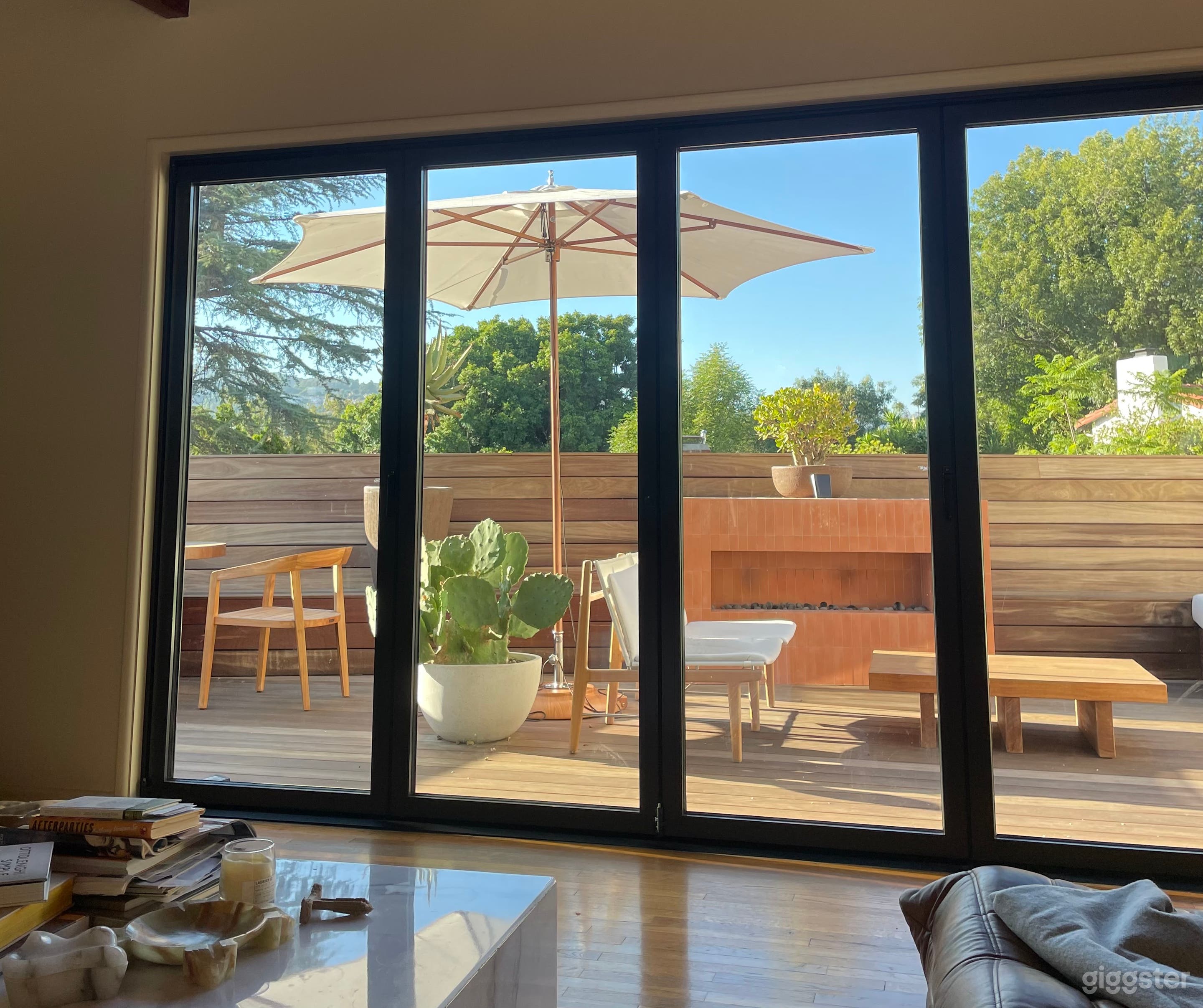 Beautiful Mid-Century Modern House Photo 3