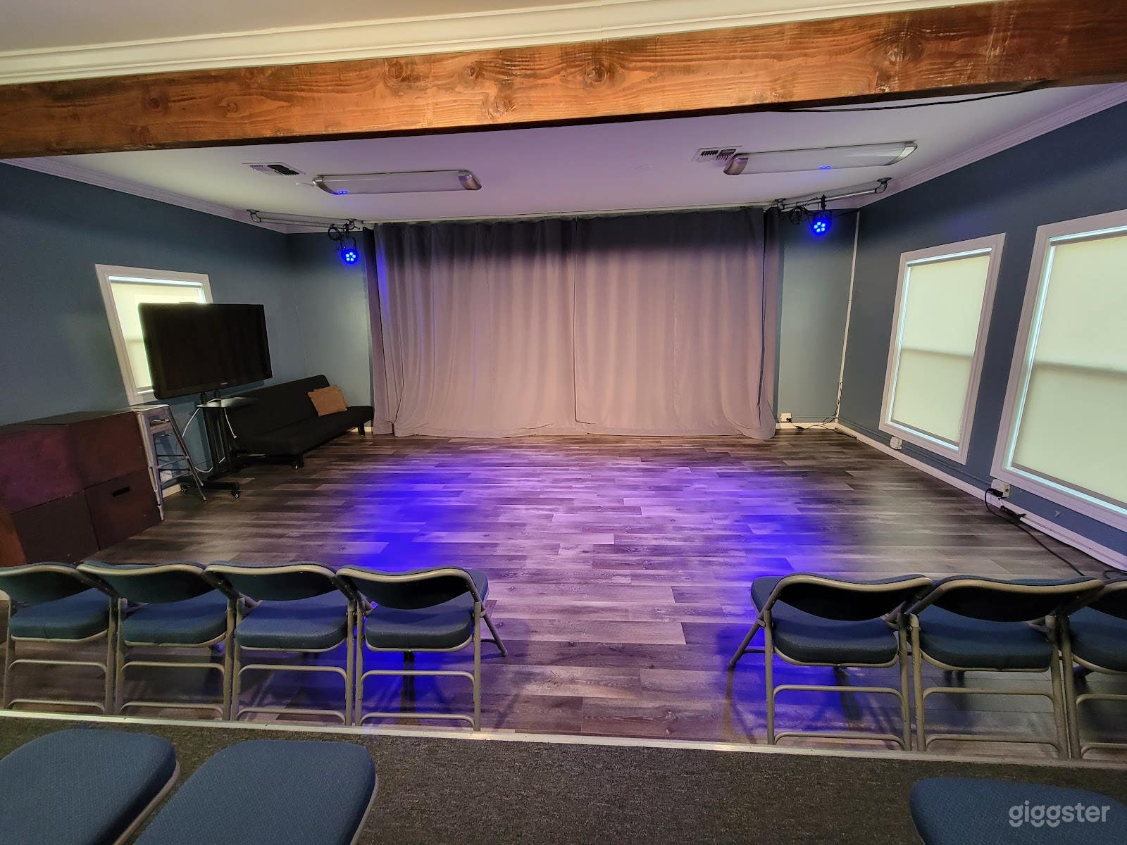 Spacious Studio Right on Melrose Photo 4