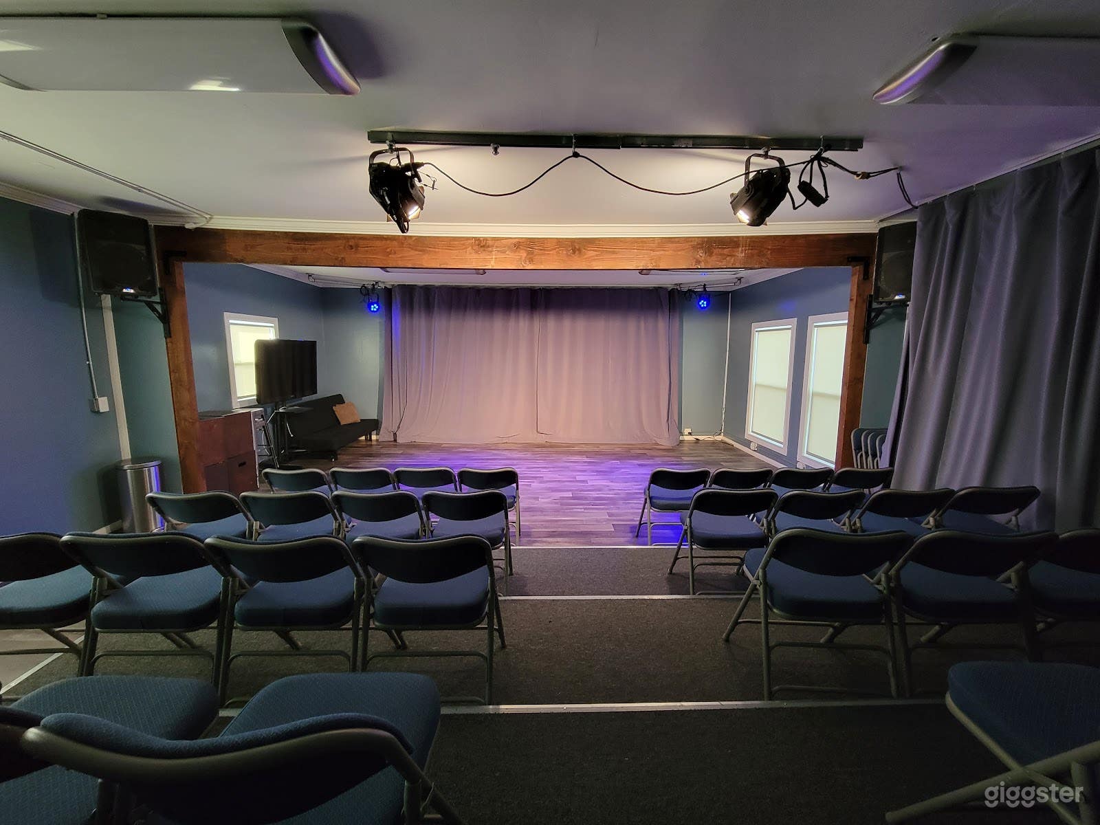 Spacious Studio Right on Melrose Photo 1