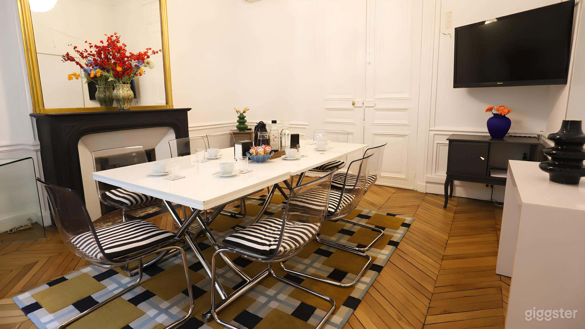 Photo de Black Room - Pure Haussmannian Creation 2