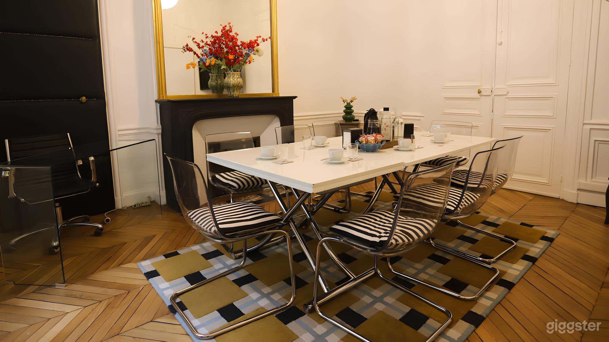 Photo de Black Room - Pure Haussmannian Creation 1