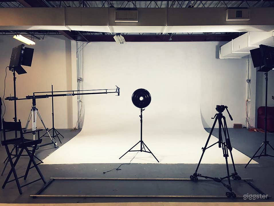 Professional Studio With Cyclorama Wall Photo 3