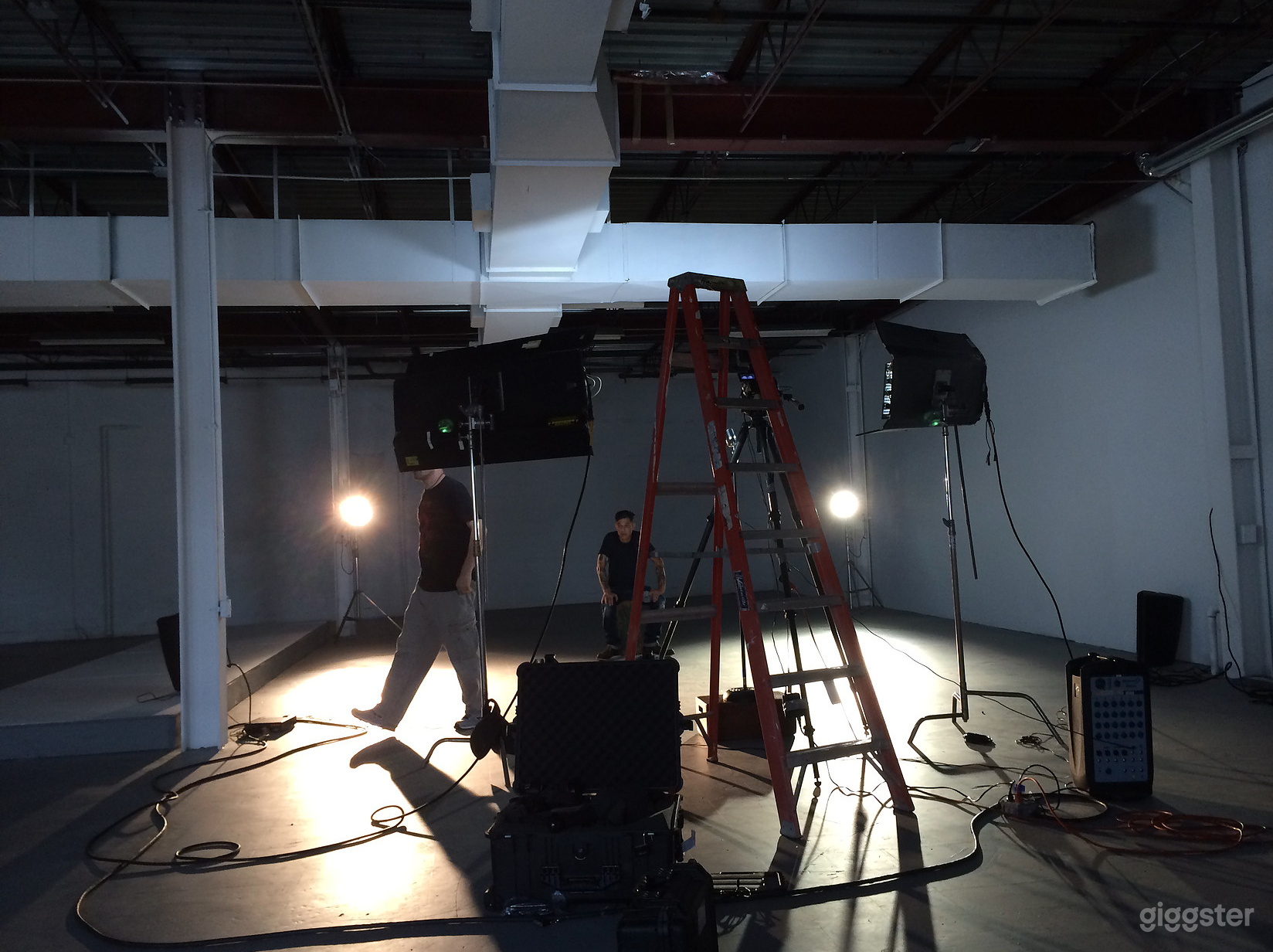 Professional Studio With Cyclorama Wall Photo 4