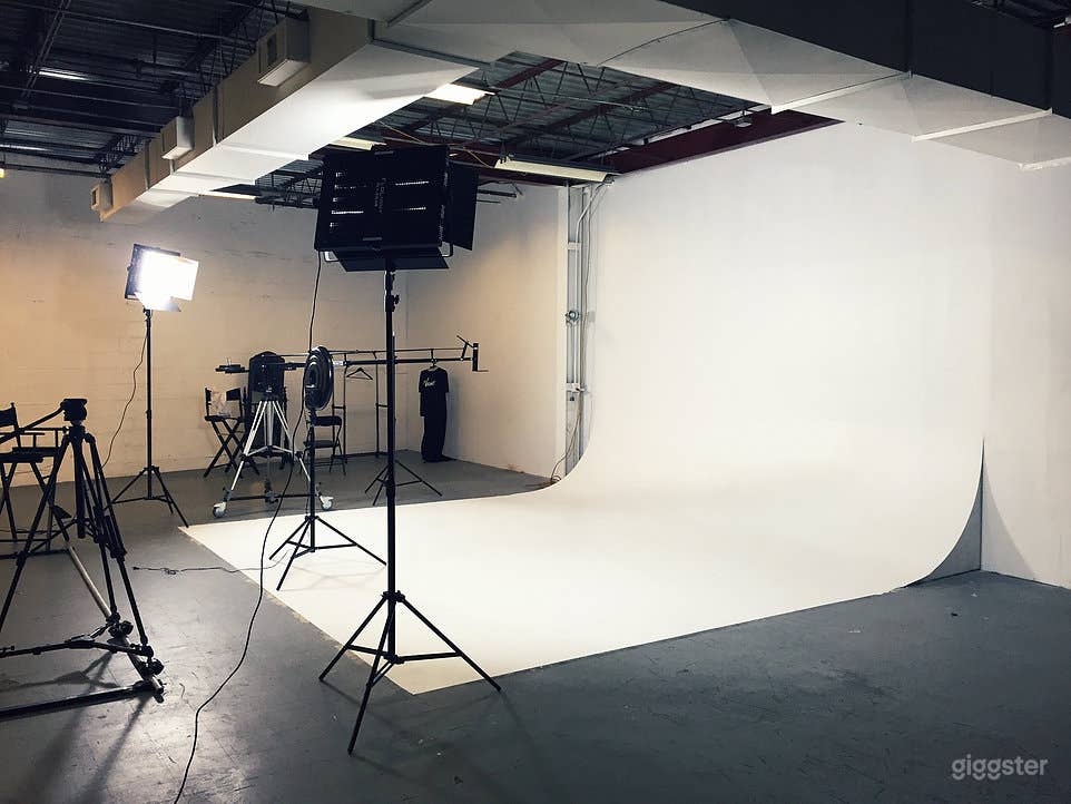 Professional Studio With Cyclorama Wall Photo 2