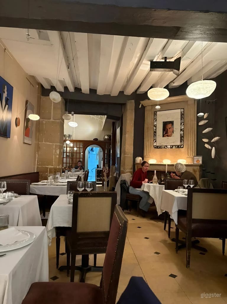  Elegantes französisches Restaurant mit klassischem Ambiente 