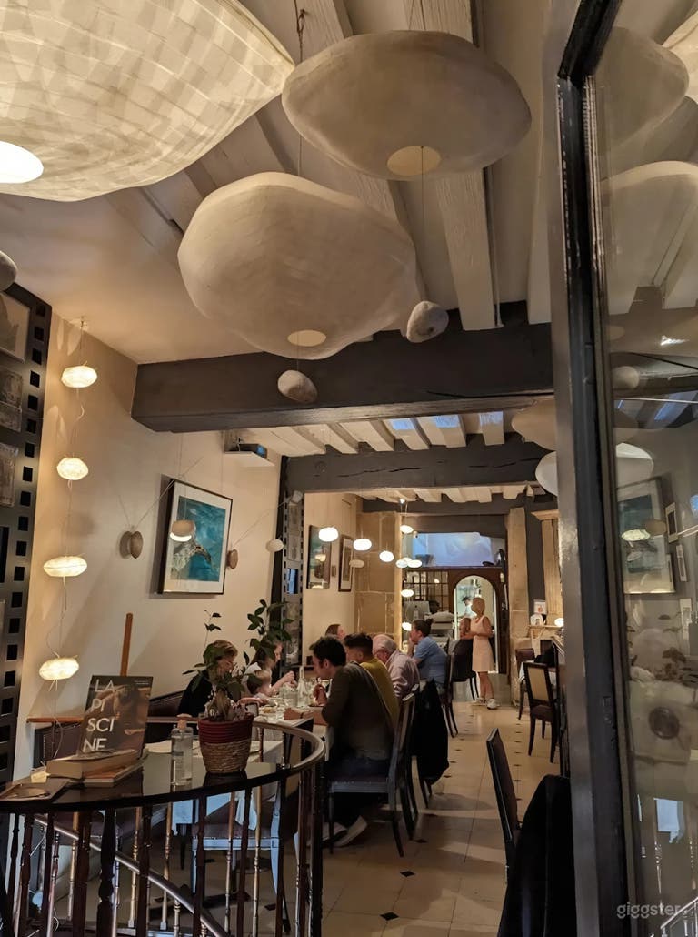  Elegantes französisches Restaurant mit klassischem Ambiente 