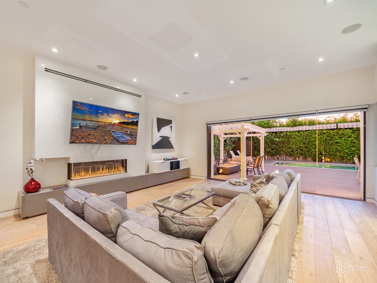  Miracle Mile Mansion w/ Unique & Luxury Amenities 