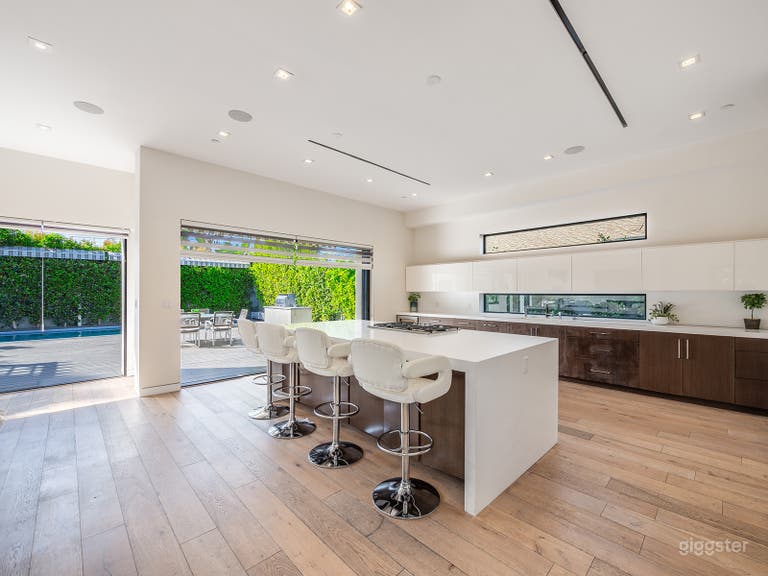  Miracle Mile Mansion w/ Unique & Luxury Amenities 