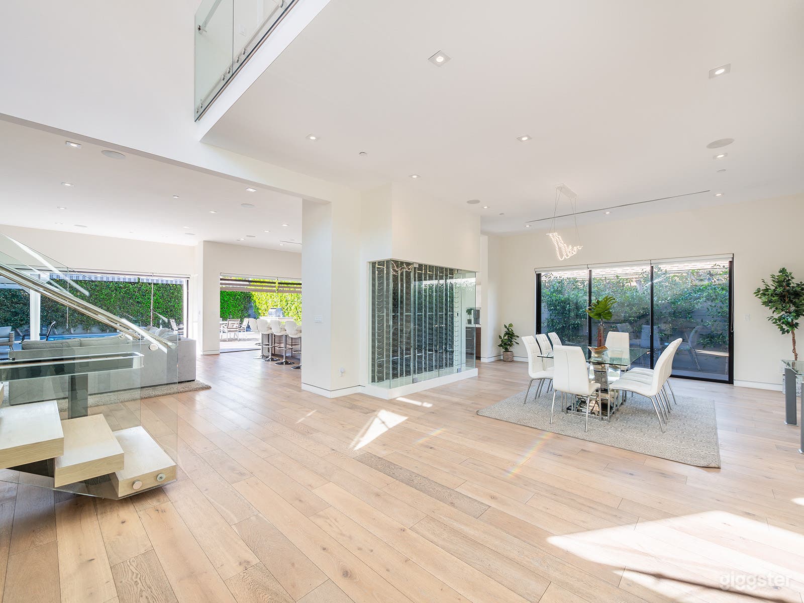 Miracle Mile Mansion w/ Unique &amp; Luxury Amenities Photo 3