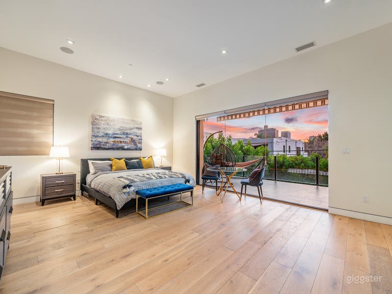  Miracle Mile Mansion w/ Unique & Luxury Amenities 