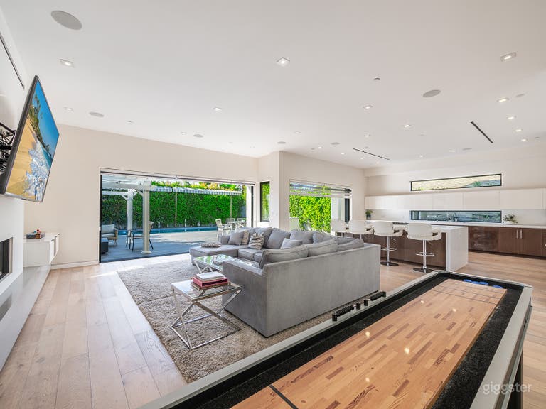  Miracle Mile Mansion w/ Unique & Luxury Amenities 