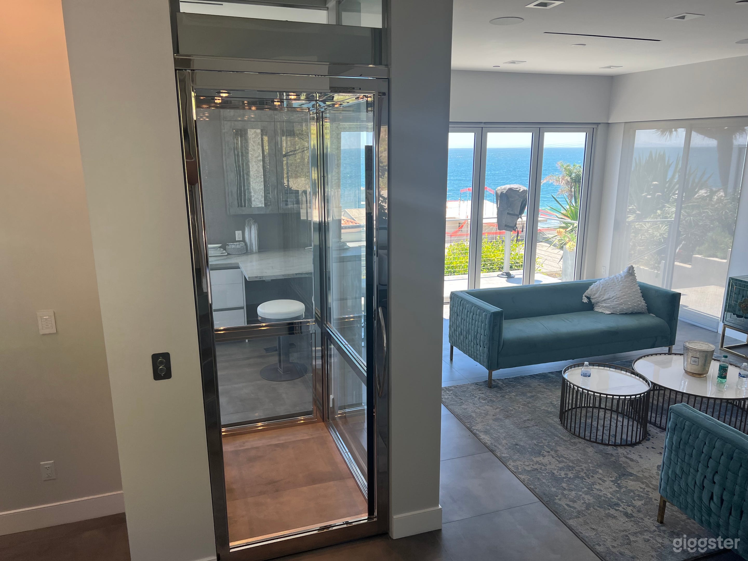 Malibu House with views of the ocean Photo 2