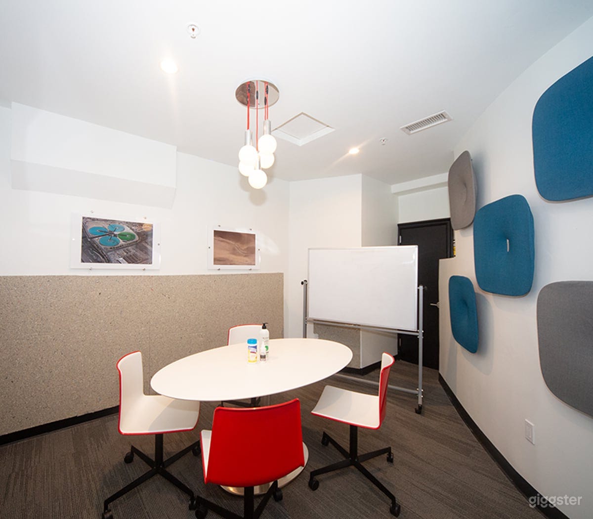 Mini Conference Room Photo 4