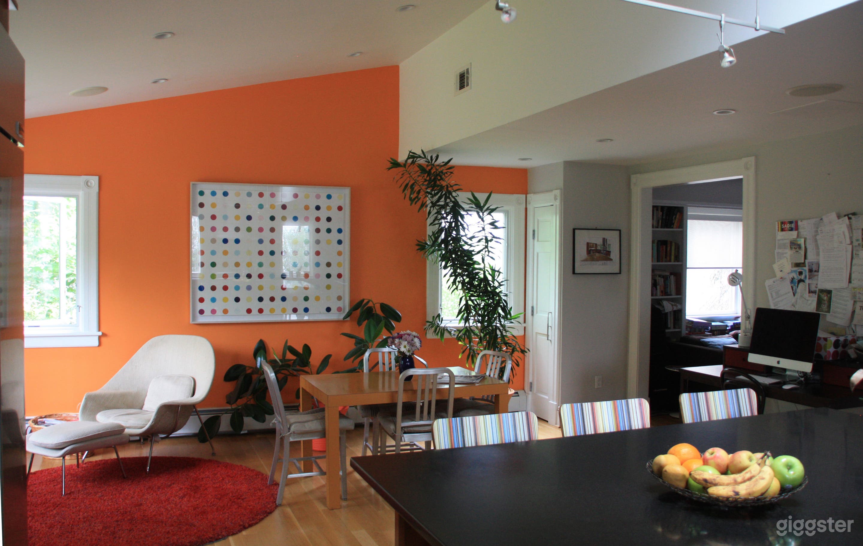 Stylish suburban home w/ large, colorful kitchen Photo 1