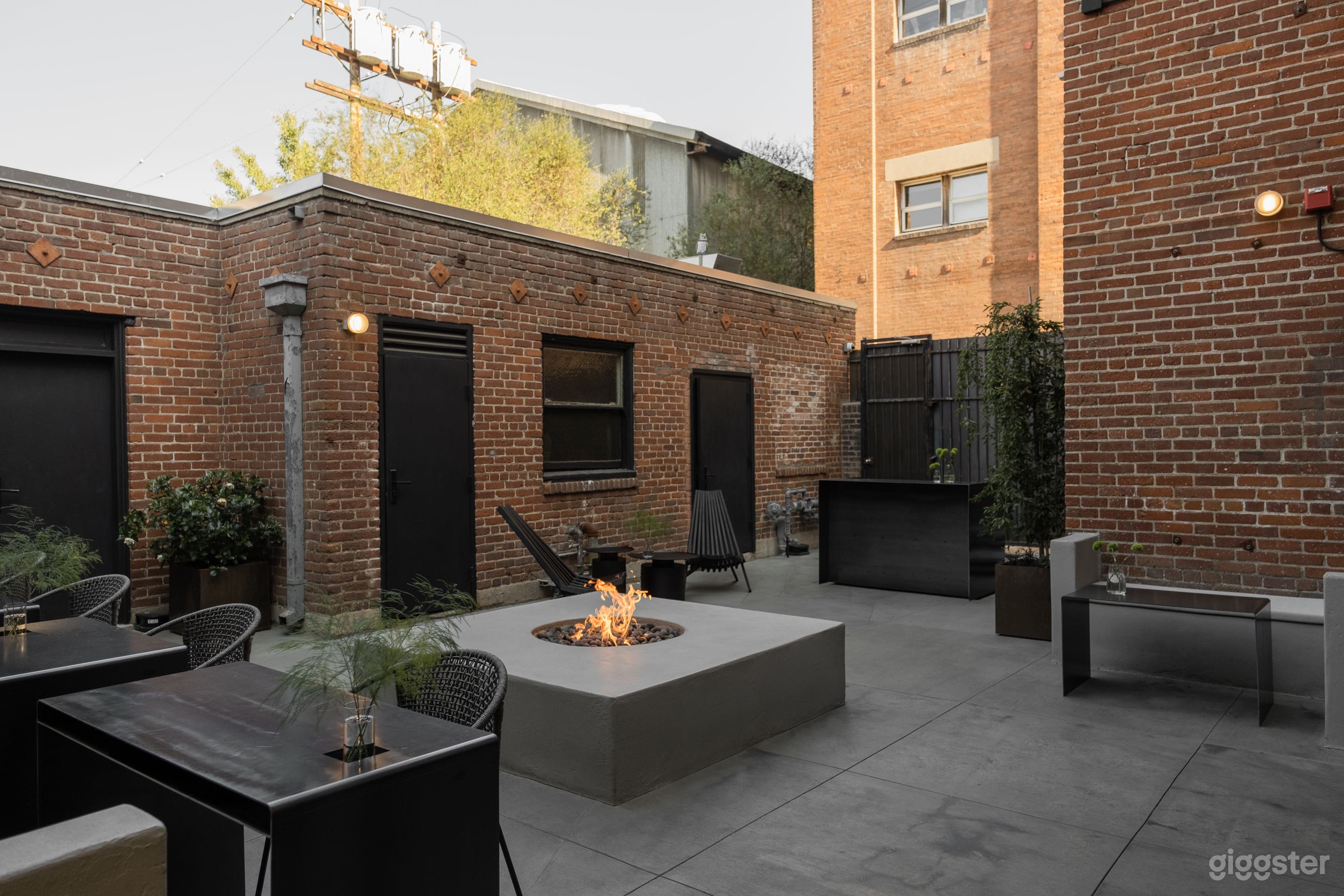 Fire Pit Lounge Photo 4