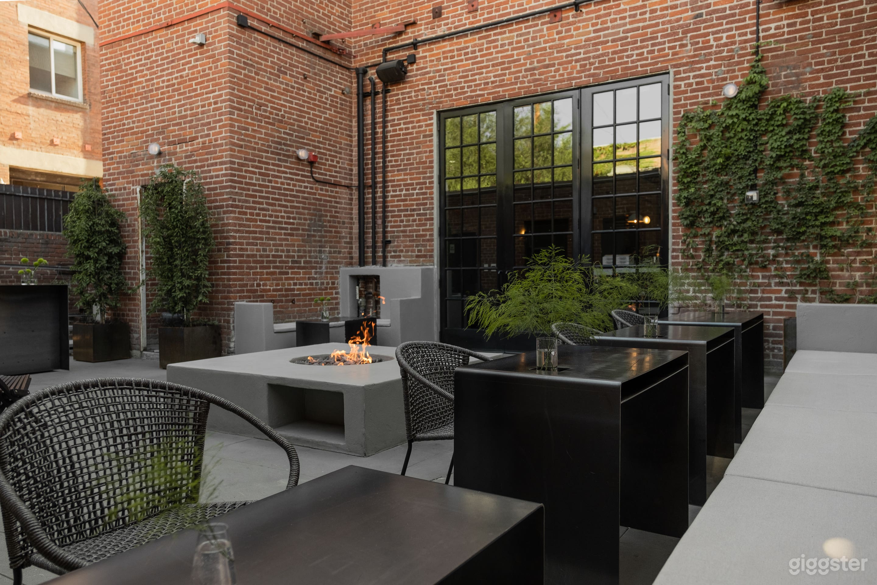 Fire Pit Lounge Photo 3