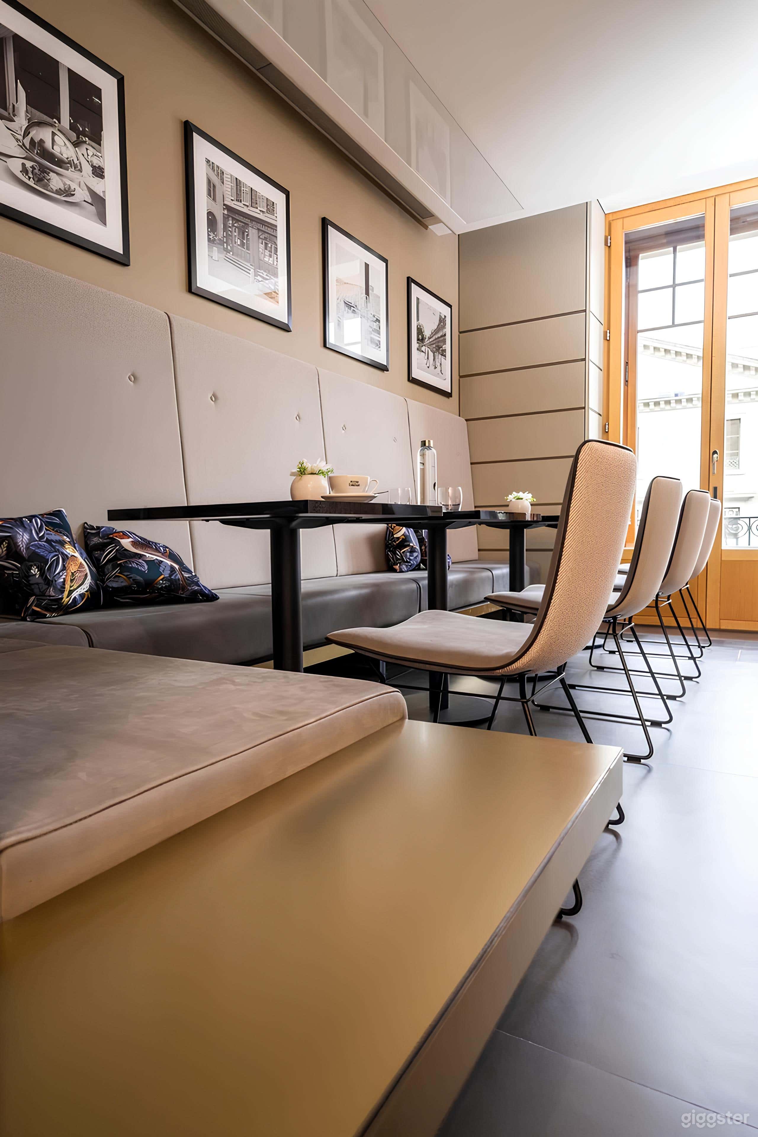 Professional Lounge for Corporate Gatherings Photo 3