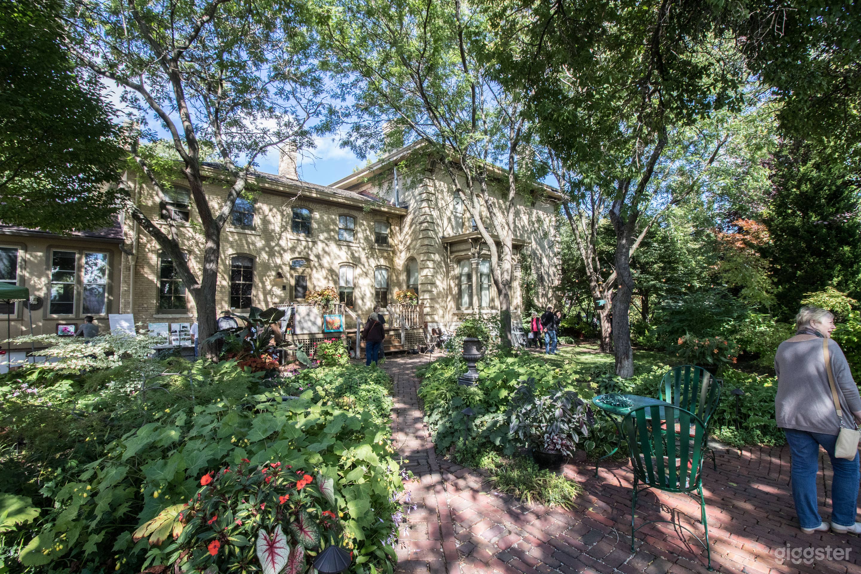 Breathtaking Urban Gardens Photo 1