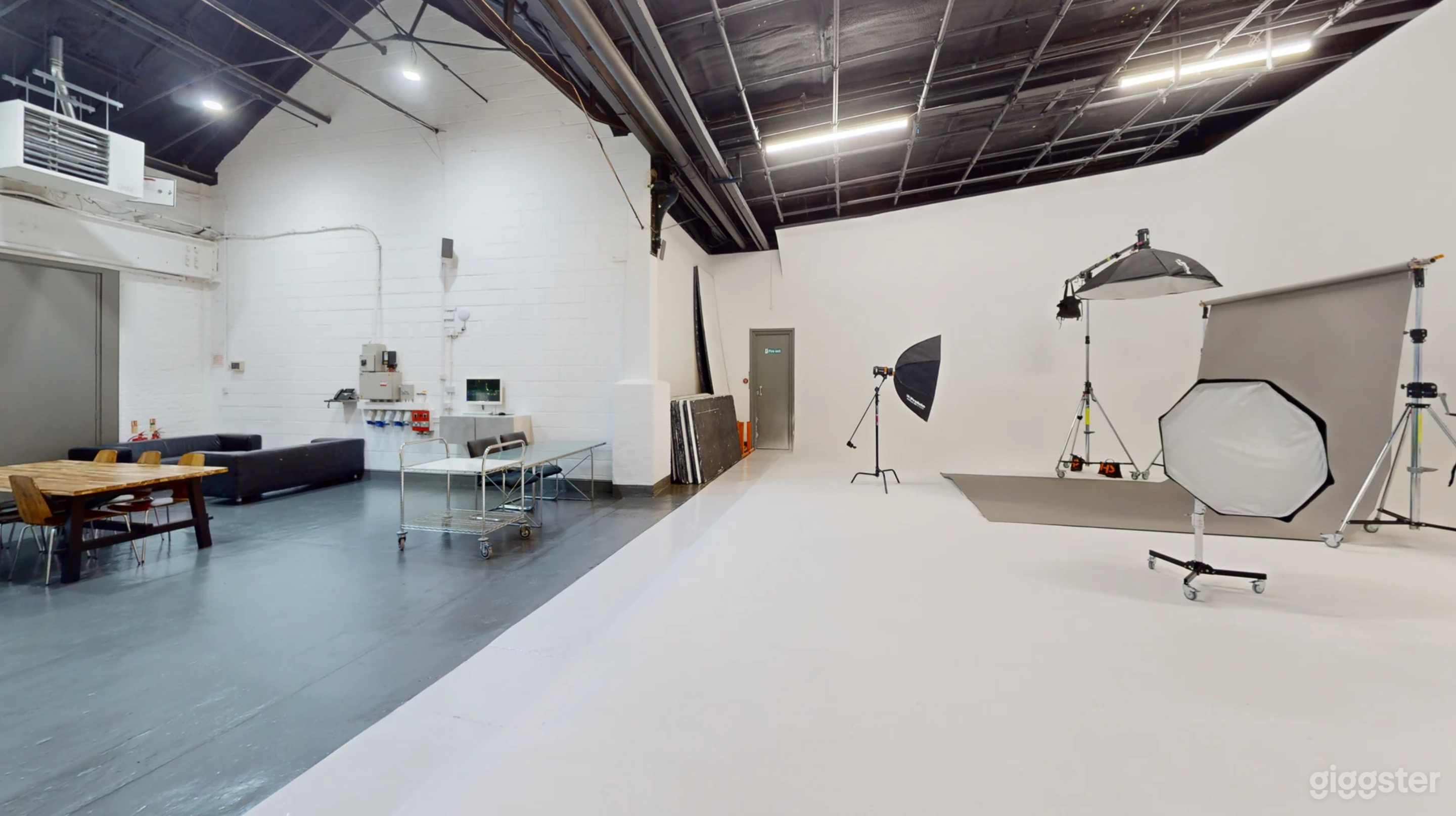 STUDIO 4 Drive In Photo 3