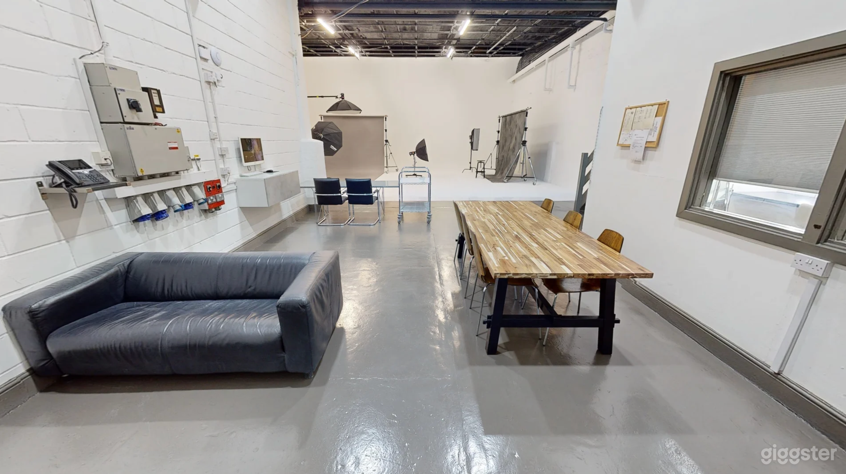 STUDIO 4 Drive In Photo 1