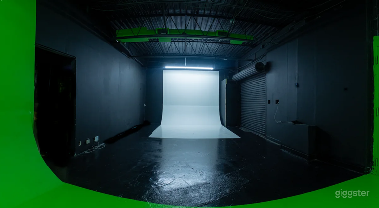  Creative Photo & Video Studio 