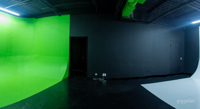  Creative Photo & Video Studio 