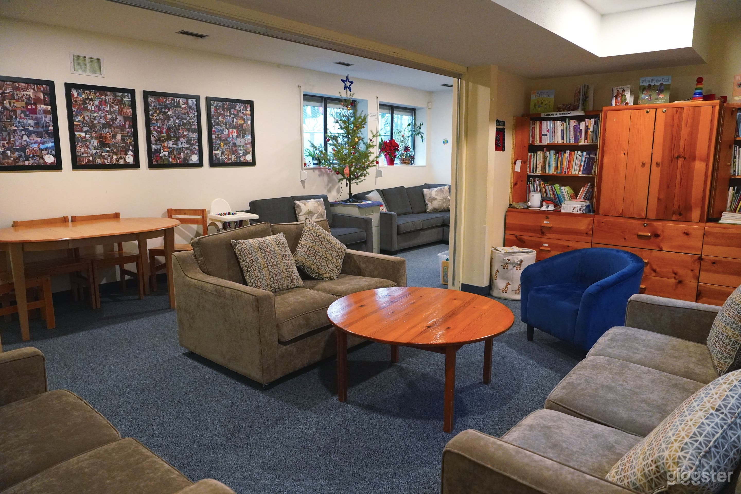 Bright and Cozy Meeting or Living Room Photo 1