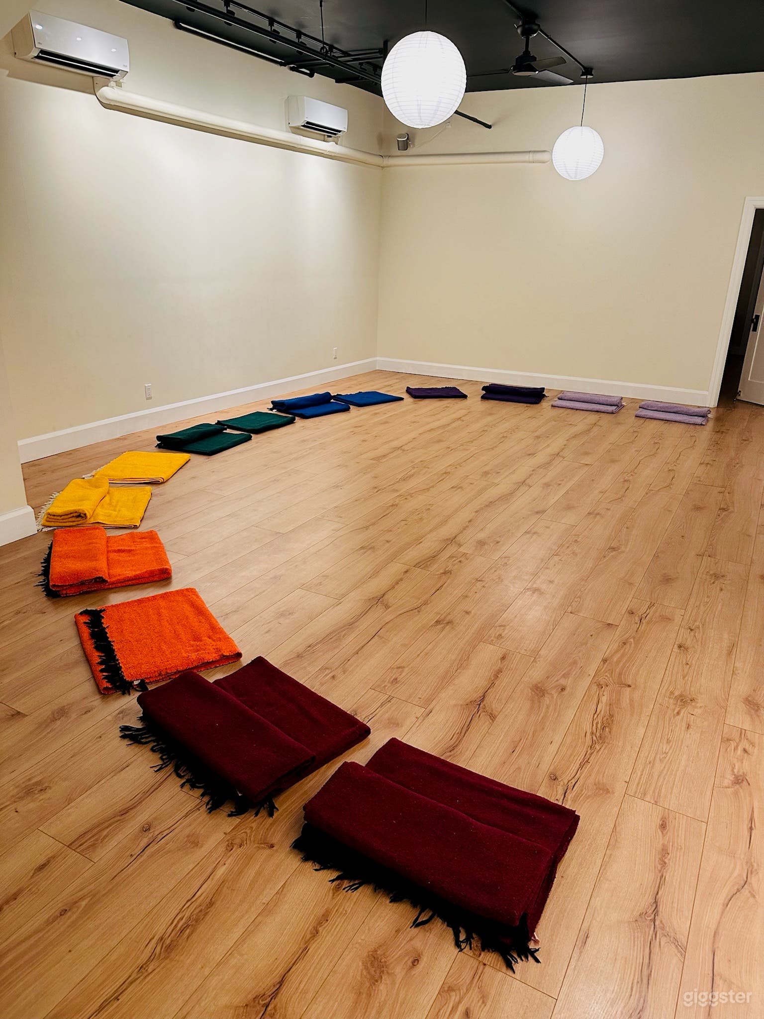 Medium Studio - holds 15-17 yoga mats