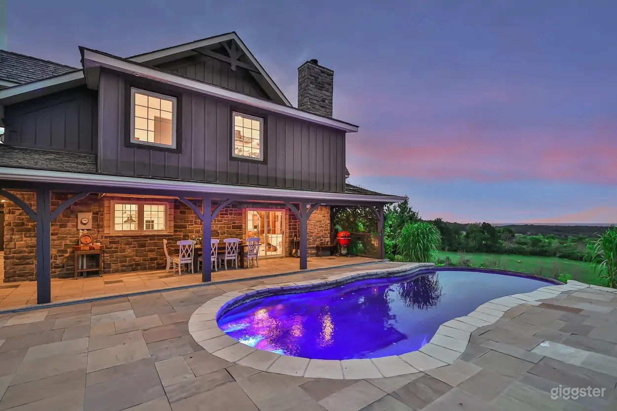 Infinity Saltwater Pool Photo 3