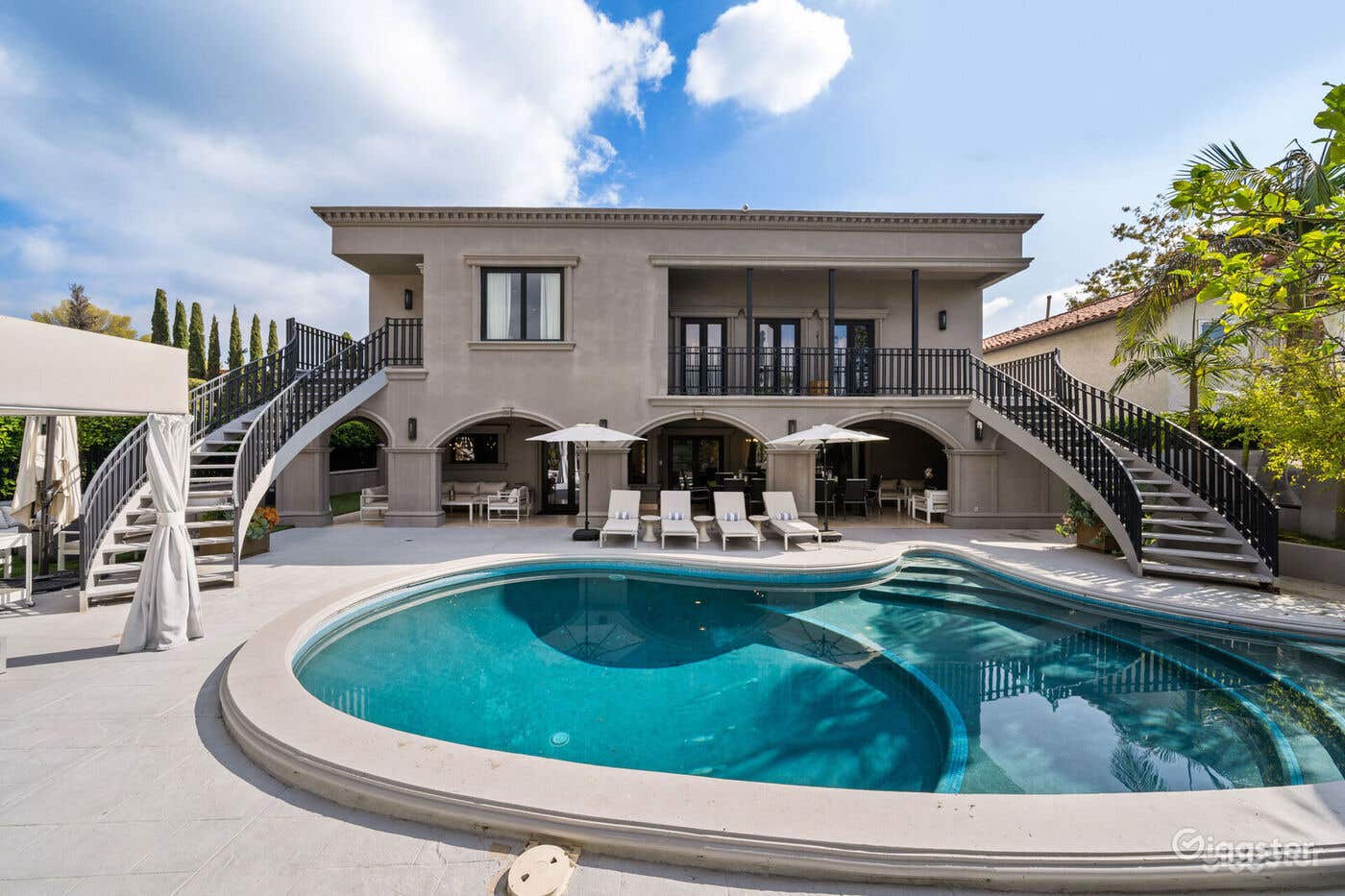  LUXE MODERN MANSION: POP-ART STYLE/POOL Photo 3