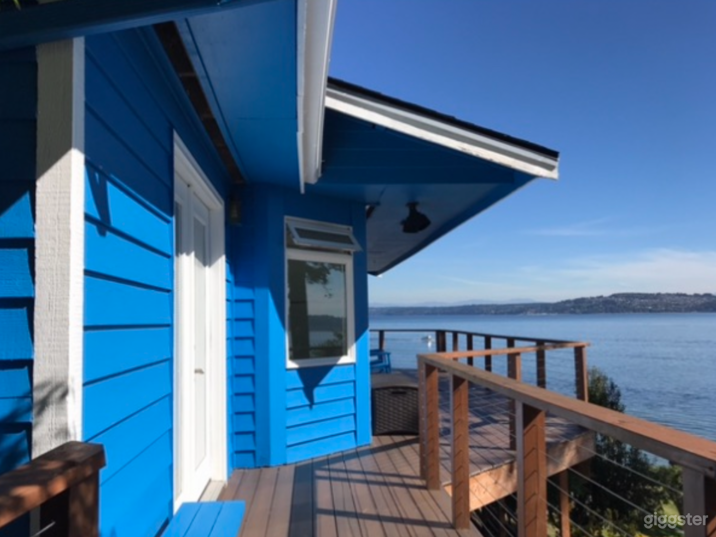 Captivating Water View Home  Photo 2