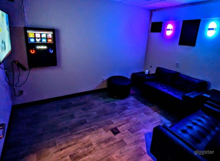 Karaoke Room A for 6 Guests Photo 3