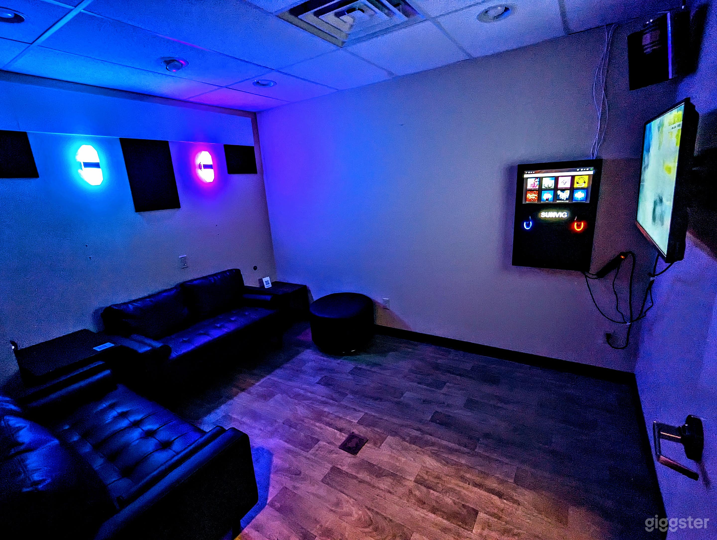 Karaoke Room A for 6 Guests Photo 1