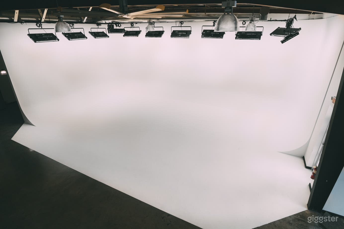 Filming &amp; Photography Studio with Cyc Wall Photo 2