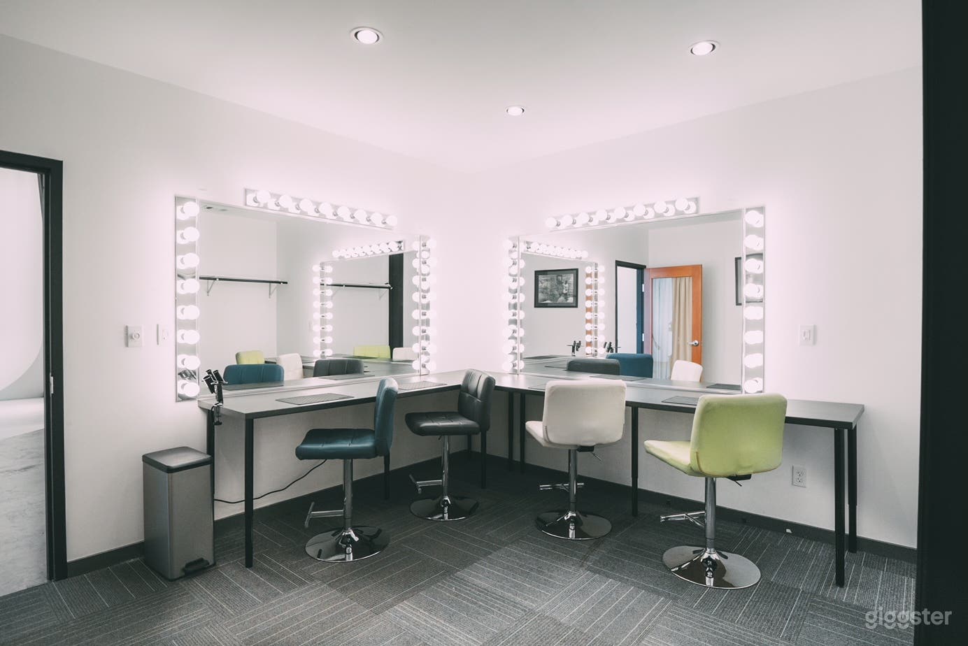 Filming &amp; Photography Studio with Cyc Wall Photo 4