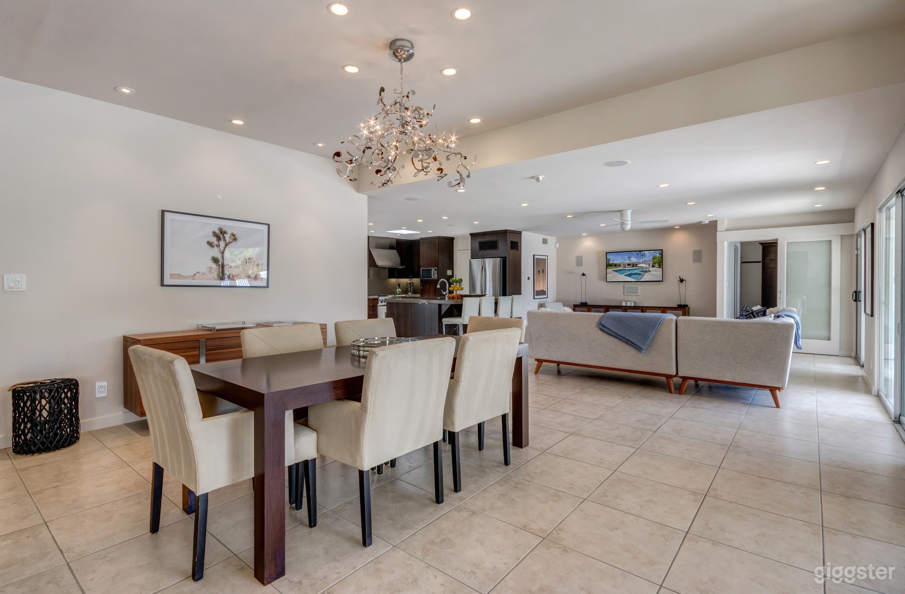 Yosemite Palms Pool Estate Photo 3