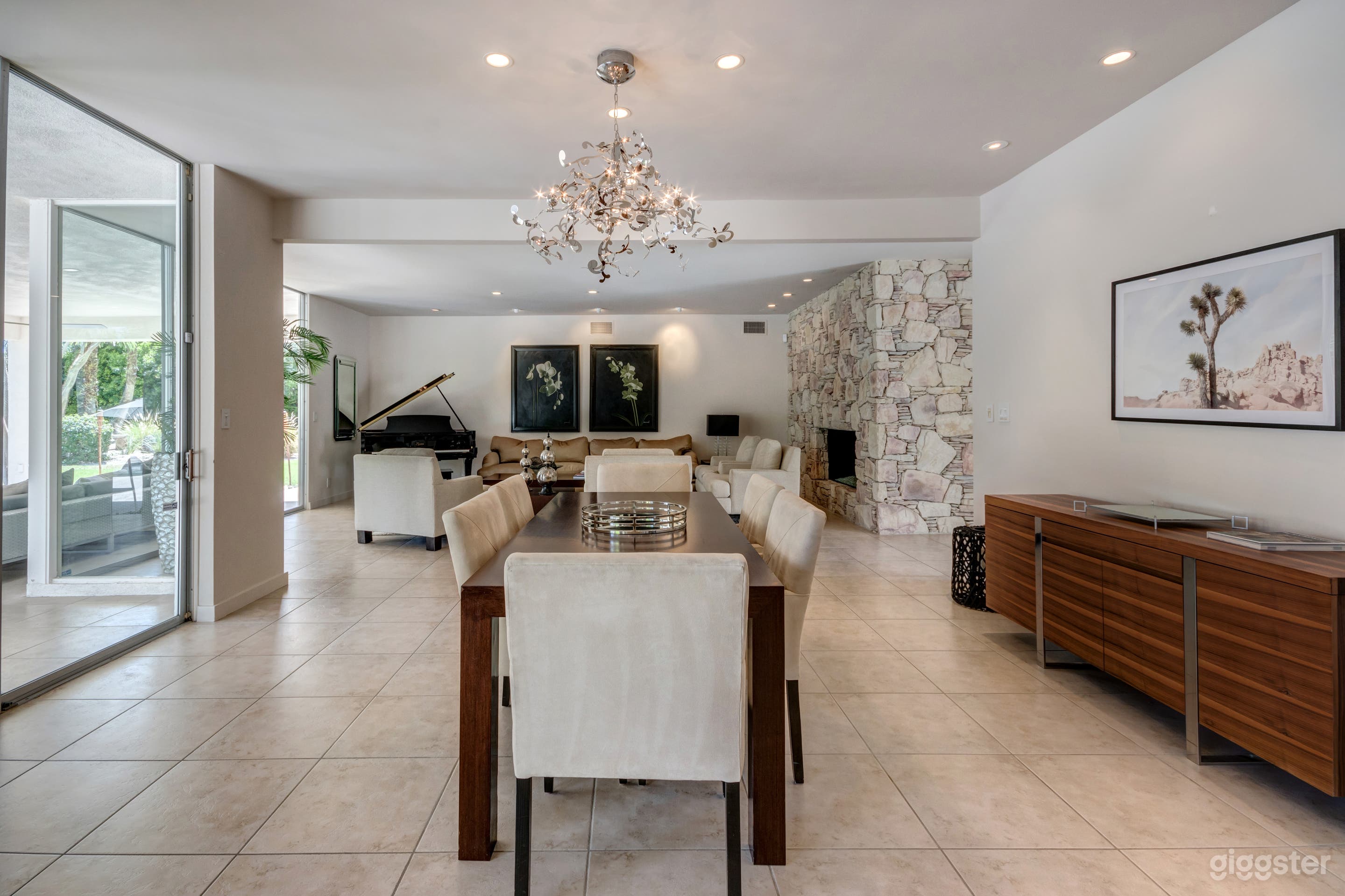 Yosemite Palms Pool Estate Photo 4