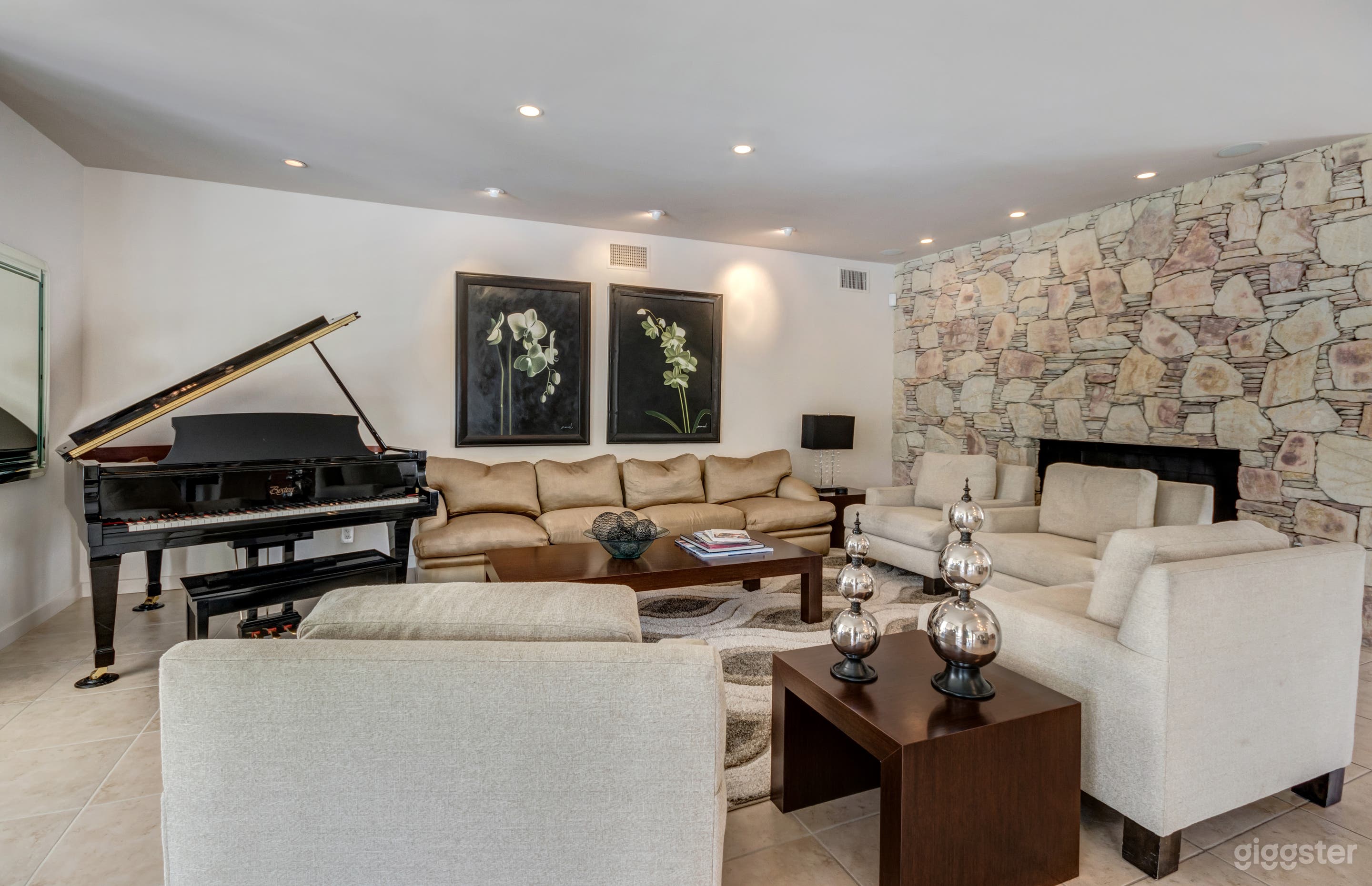 Yosemite Palms Pool Estate Photo 2