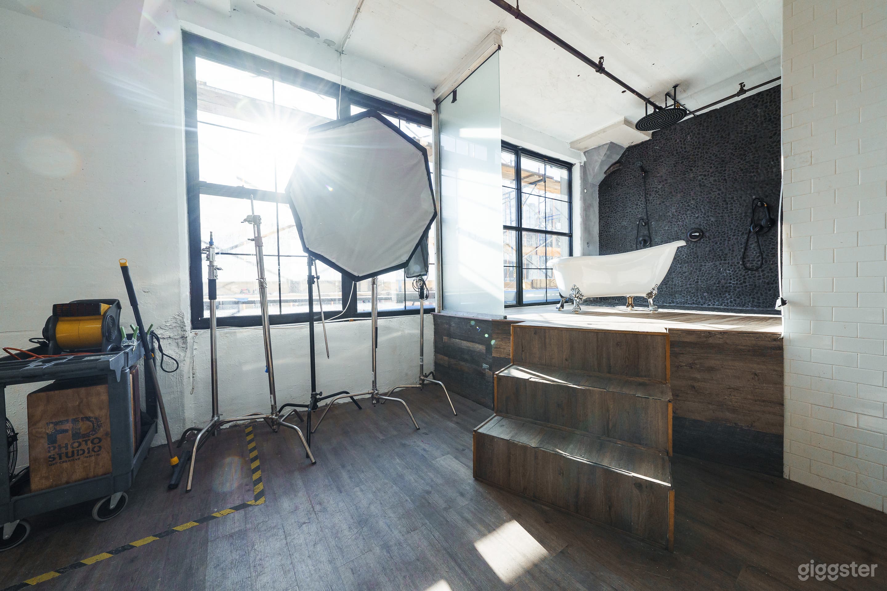 Colorful Studio with Moroccan tiles Photo 3