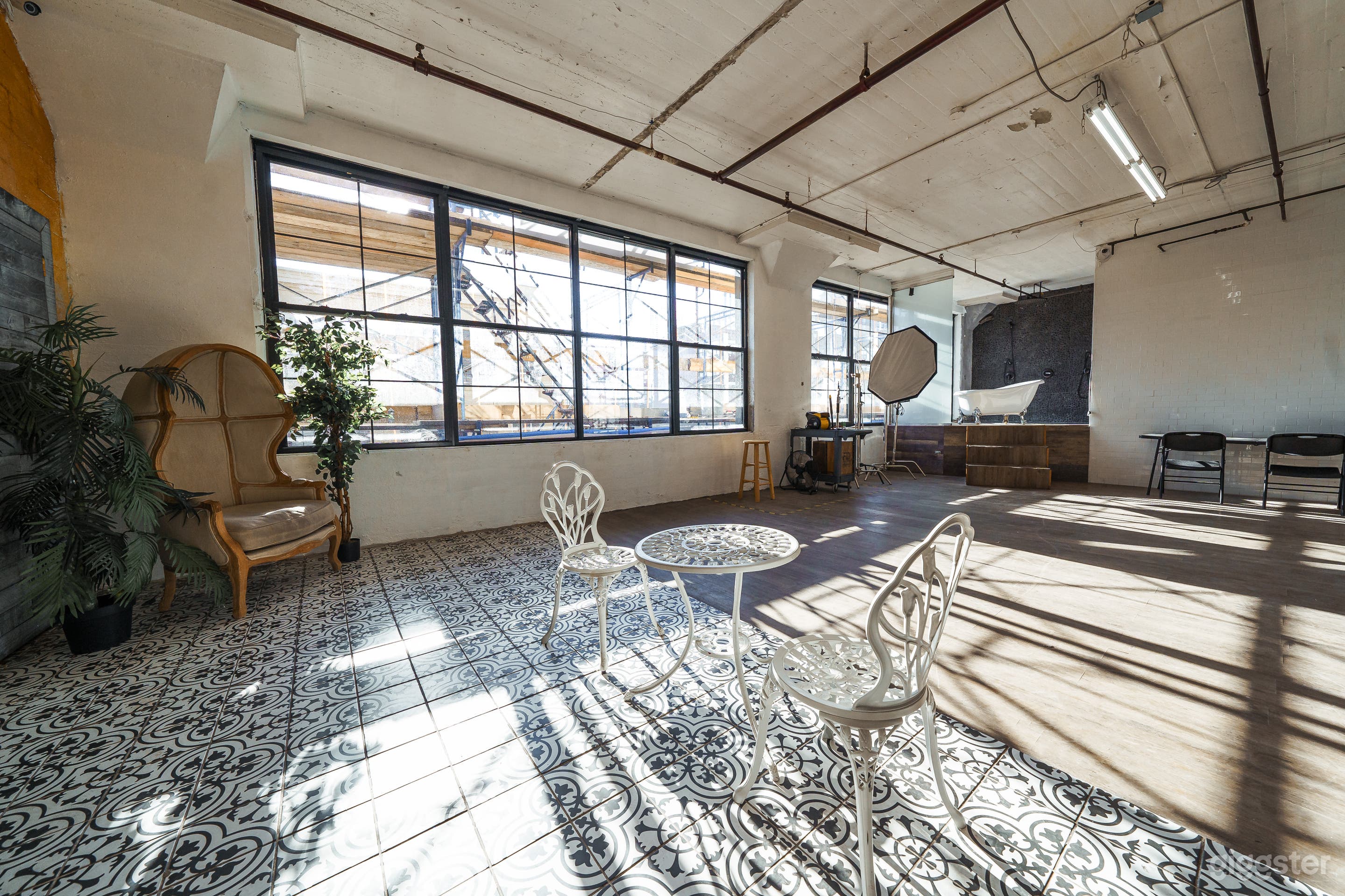 Colorful Studio with Moroccan tiles Photo 2