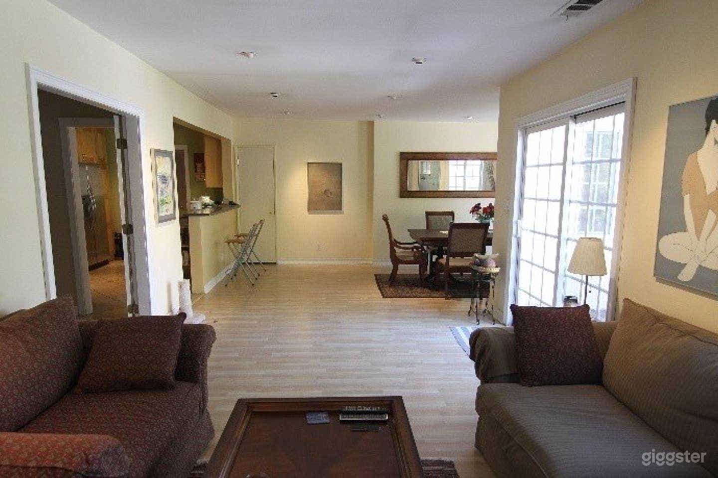 Living room, lounge, TV room, den, 